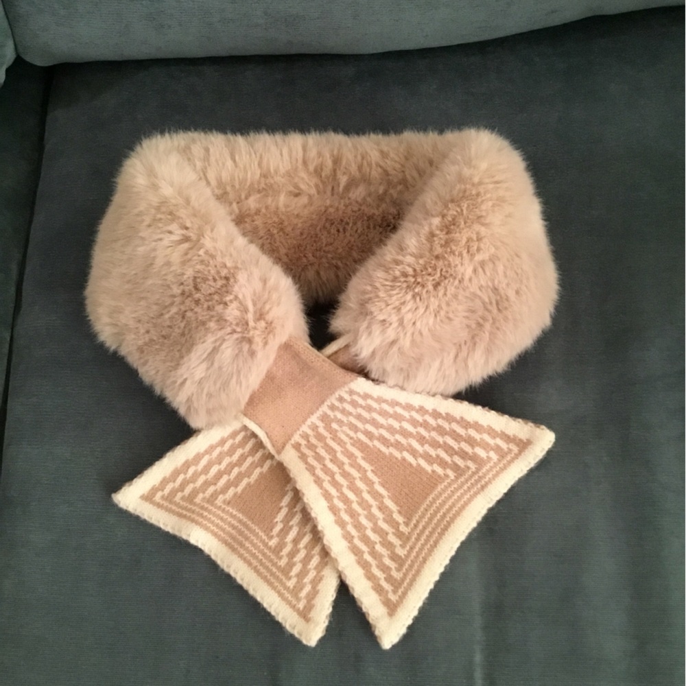 NWT Elegant Collar Scarf